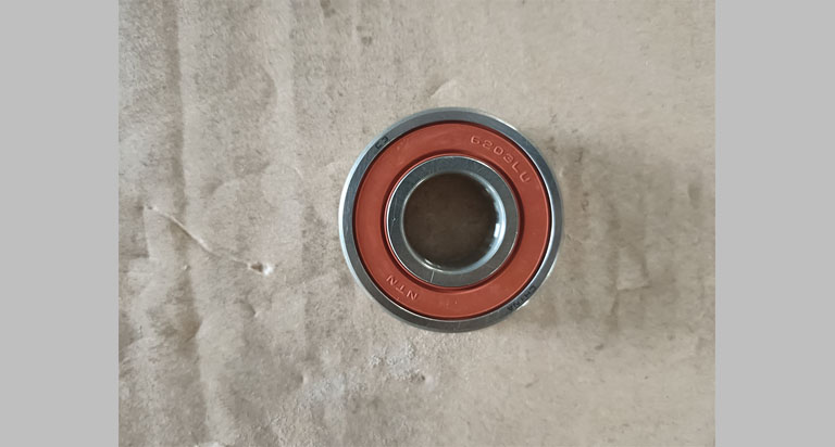 3032105